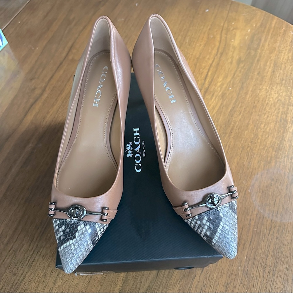 Coach Leather tan Silver Heeled Pumps size 9 B